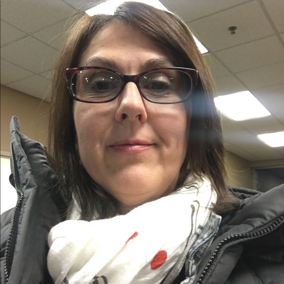 Meet your Posher, Laurie - Picture 1 of 1